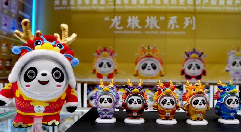 辰年にちなんで 龍の格好をしたマスコット「ロンドゥンドゥン