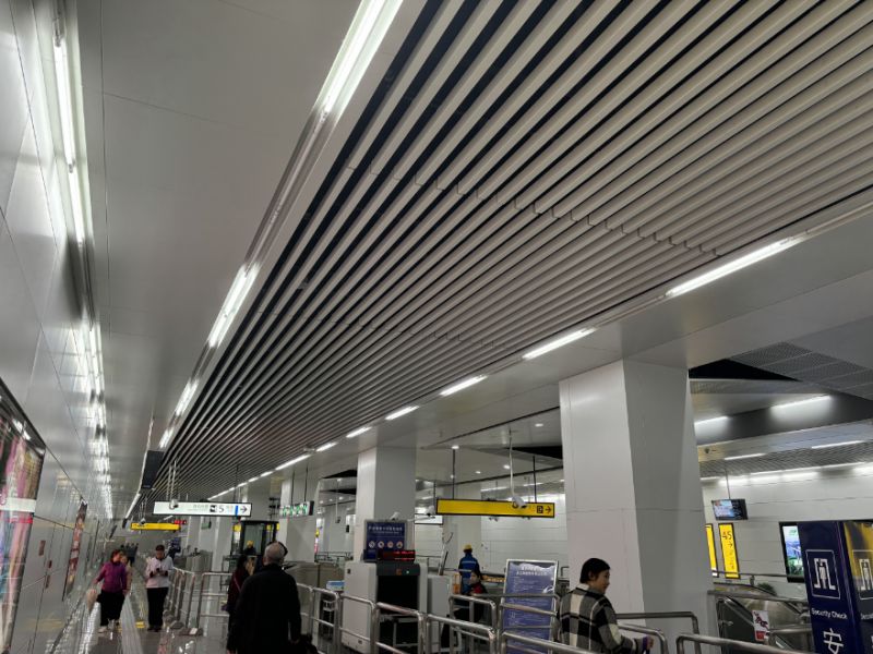 其中,红岩村站可与轨道交通9号线实现换乘;歇台子站可与轨道交通1号线