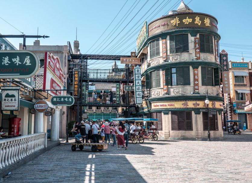 2023横店广州街香港街景区春节游玩活动 醒狮表演