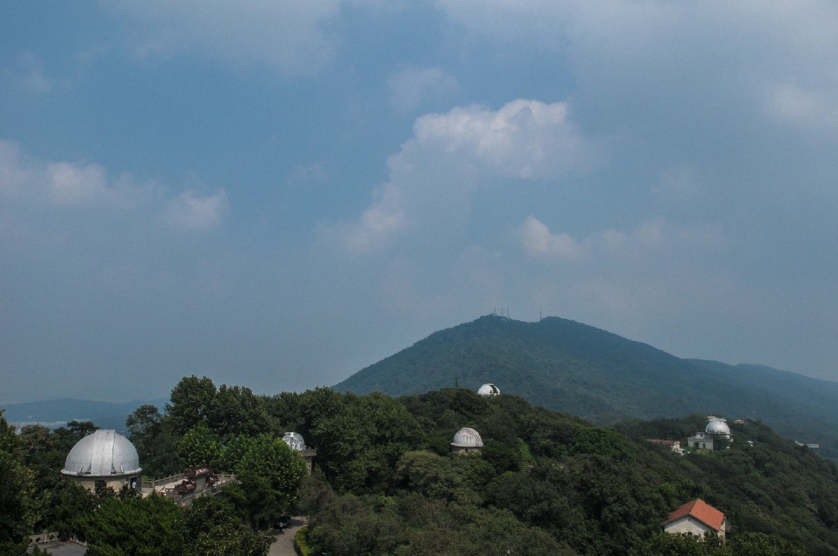 紫金山索道起迄站點為地堡城站,終點頭陀嶺站.